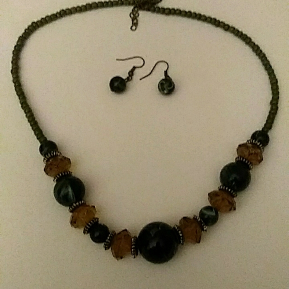 J25 new Green and Yellow Beaded Necklace and Earrings set
